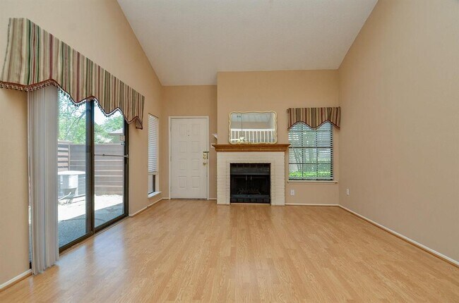 Foto del edificio - 2611 Grants Lake Blvd