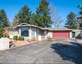 Building Photo - 9910 NE 30th Cir