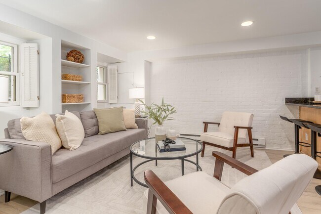 Foto del edificio - 1683 35th St NW