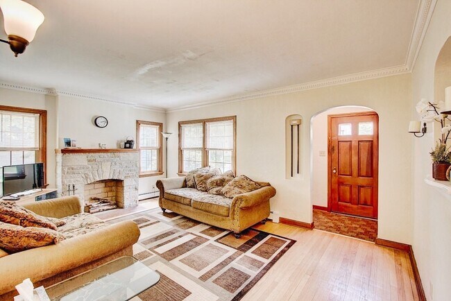 Foto del edificio - 2460 S 80th St