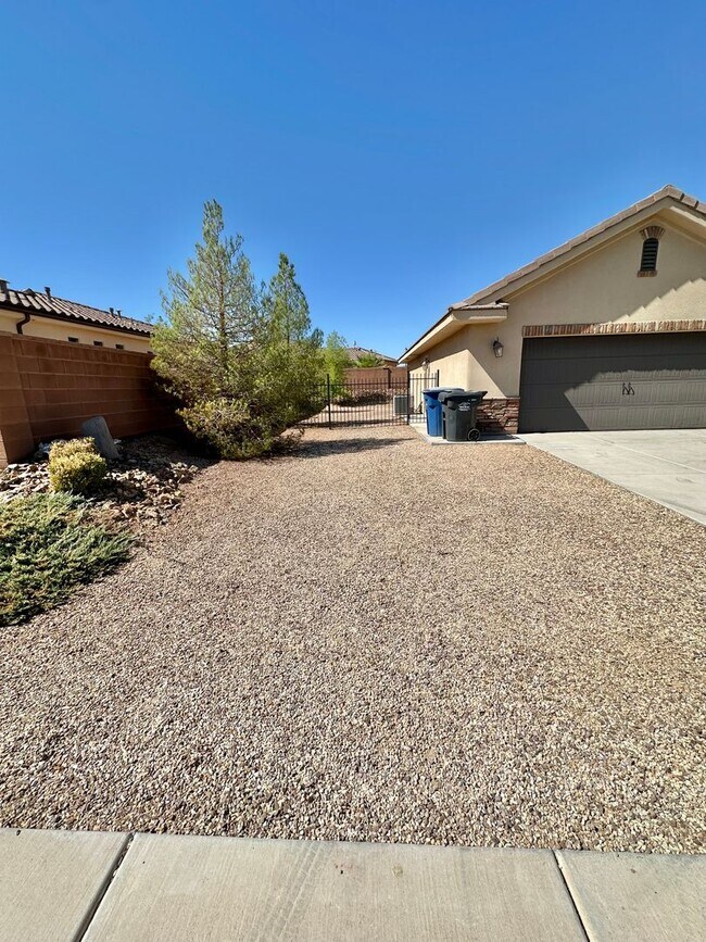 Building Photo - Beautiful ENCE Home! Price reduced!