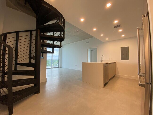 Foto del edificio - 13800 Highlands Dr