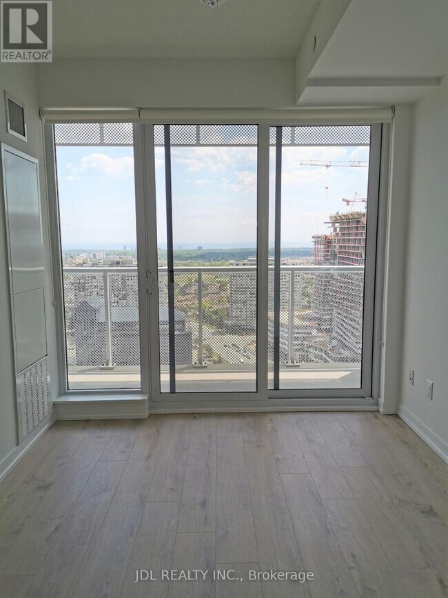 Photo du bâtiment - 4065-4065 Confederation Pkwy