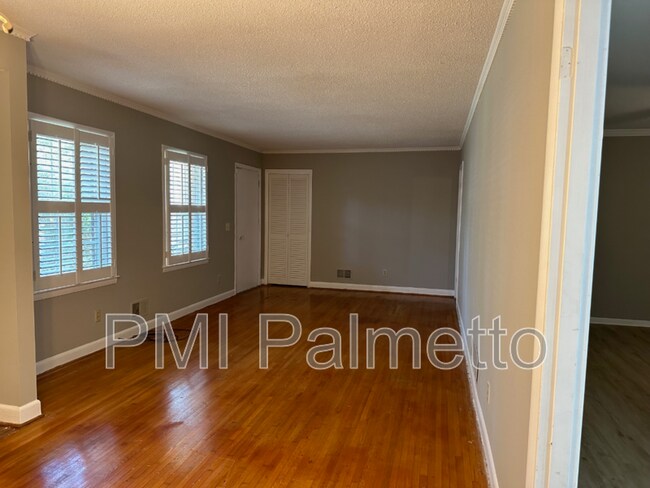 Building Photo - 1818 Romain Dr