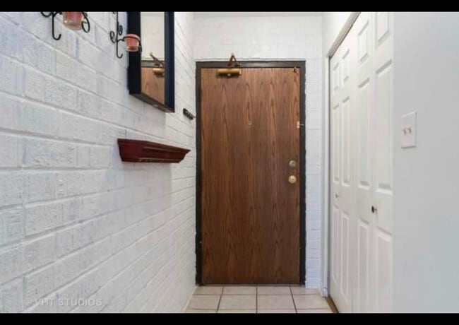 Building Photo - 138 E Bailey Rd