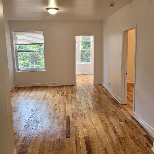 Foto del edificio - 6751 S Clyde Ave