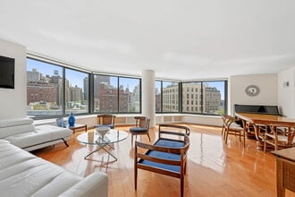 Building Photo - 40 E 94th St