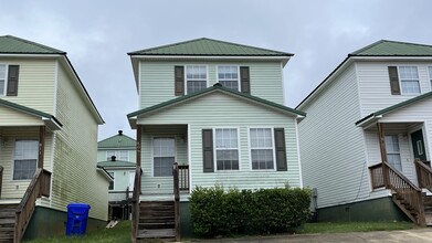 Building Photo - 809 Folmar St