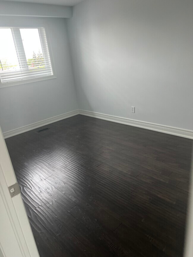 Photo du bâtiment - ALL UTILITIES INCLUDED NEWLY RENOVATED GRE...
