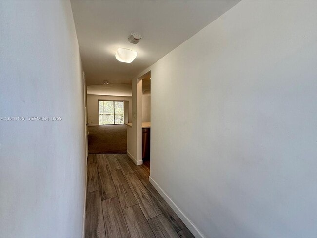 Building Photo - 1075 Riverside Dr