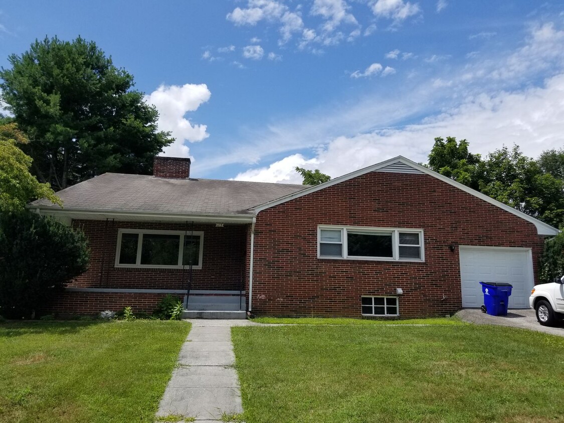 Foto principal - Spacious Home in Downtown Blacksburg