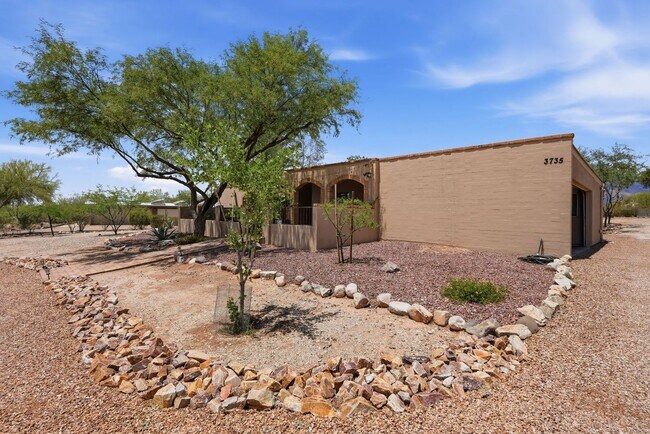 Building Photo - 4 Bedroom Home on 1 Acre Lot