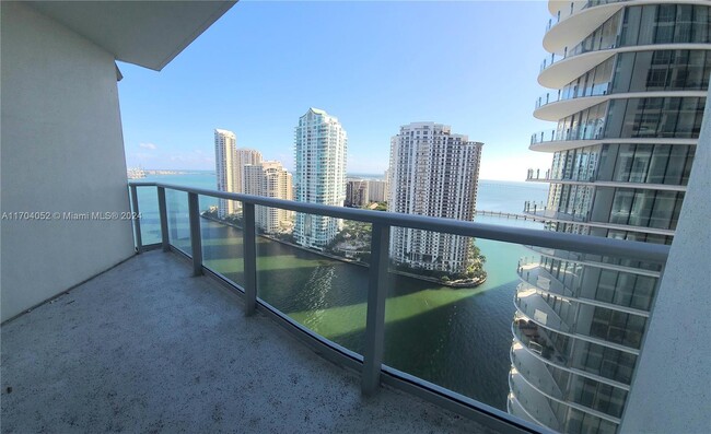 Foto del edificio - 300 S Biscayne Blvd