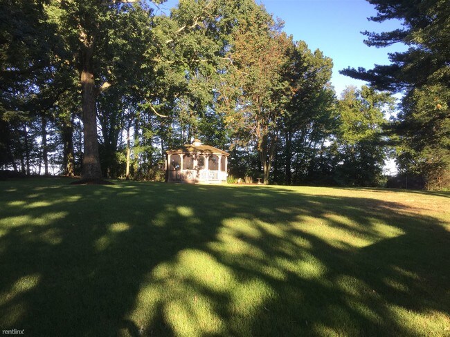 Building Photo - 14 Cedar Hill Dr