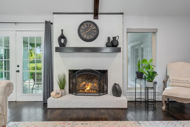 Building Photo - 1208 Scenic Dr