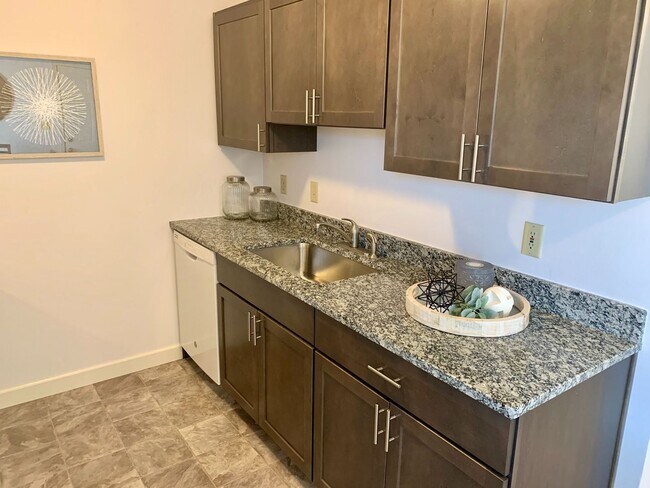 Foto del edificio - 3 Bed / 2 Bath Townhome -  Welcome Home to Space & Simplicity!