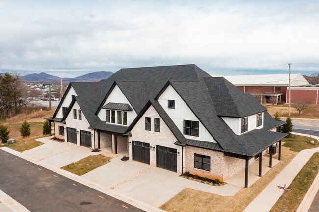 Building Photo - 1033 S Westyn Loop