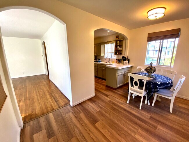 Foto del edificio - 1653 1/2 Maltman Ave