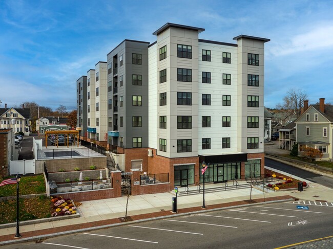 Building Photo - The Isabella Apartments