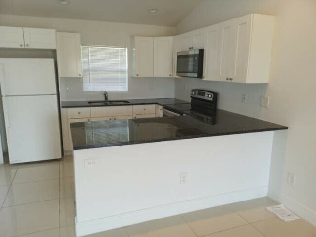 Building Photo - 9007 Meadow Cir