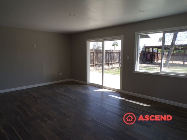 Building Photo - Charming 3 Bedroom, 2 Bathroom Home with Spacious Yard