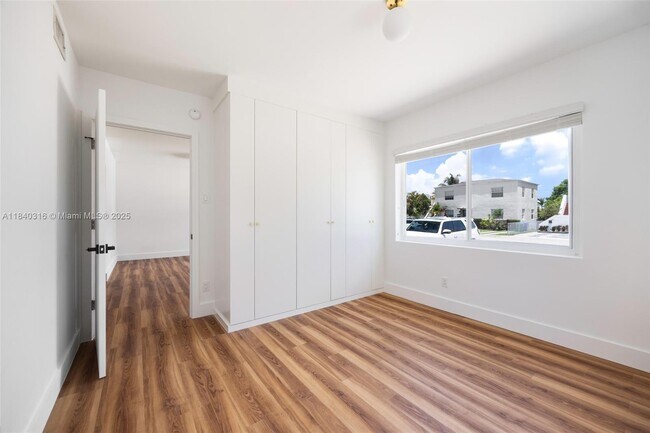 Foto del edificio - 3430 SW 15th St