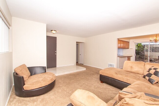 Foto del edificio - Private 2-bed/2-bath, Corner Location Cond...