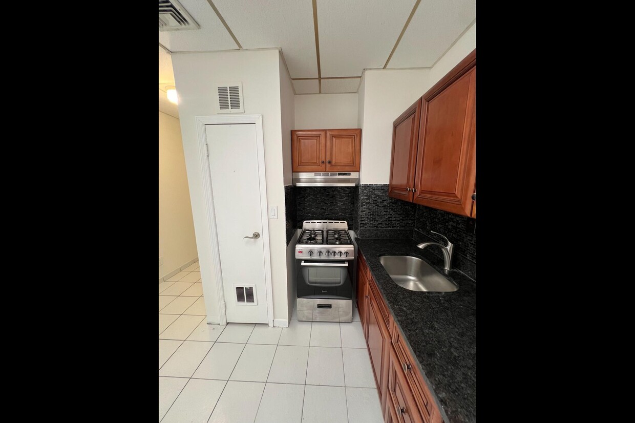 Primary Photo - 308 Maple Ave