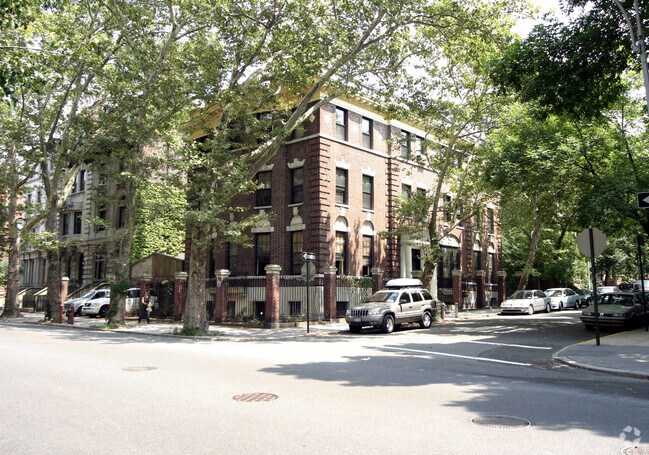 Foto del edificio - 1-9 Montgomery Pl