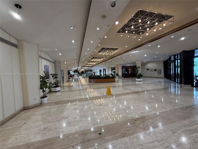 Building Photo - 801 Brickell Bay Dr