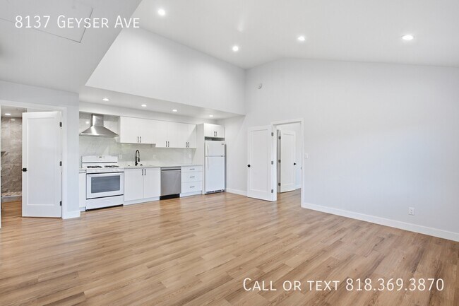 Foto del edificio - 8137 Geyser Ave