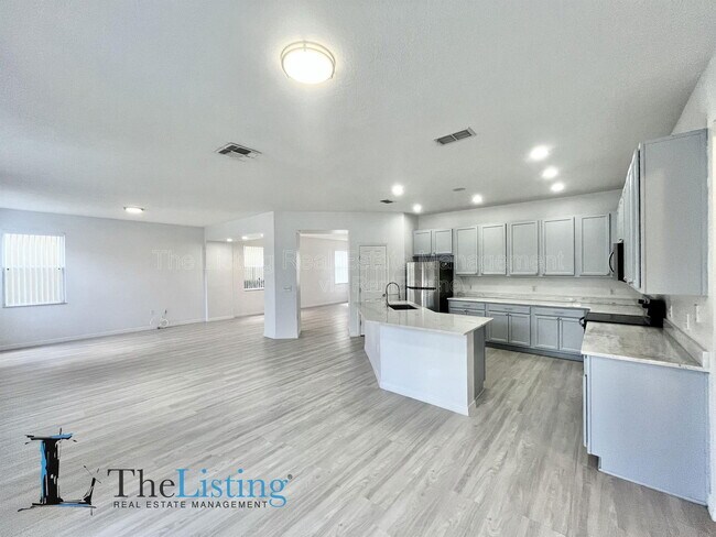 Foto del edificio - 613 Alfani St