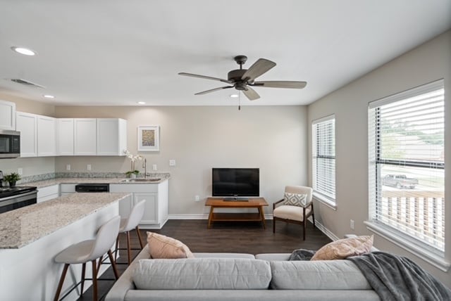 Foto del edificio - 3425-3425 Brooke Pl