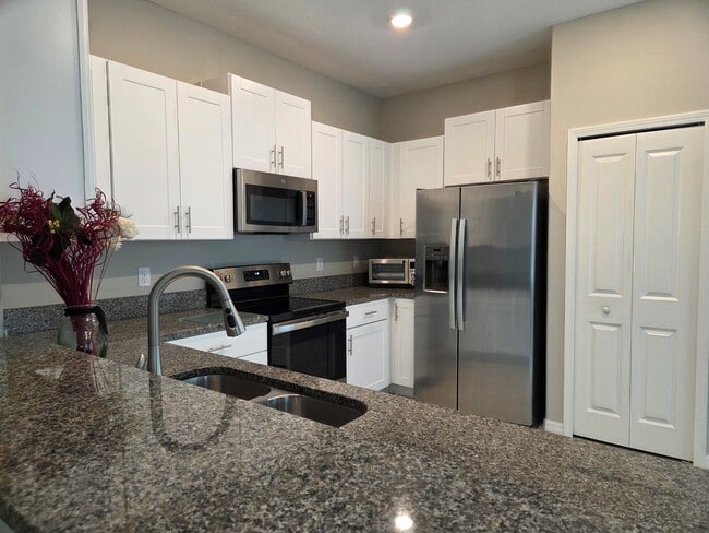 Building Photo - 9705 Pembrooke Pines Dr