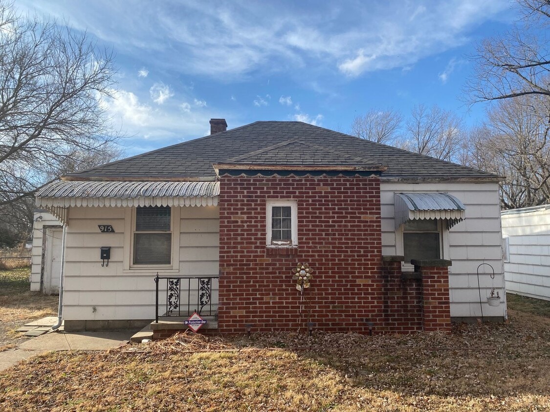 915 NE Arter Ave, Topeka, KS 66616 House Rental in Topeka, KS
