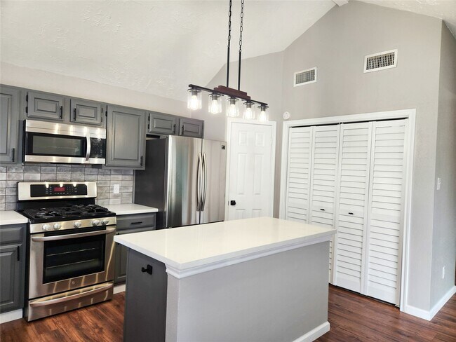 Foto del edificio - 2118 Creston Dr