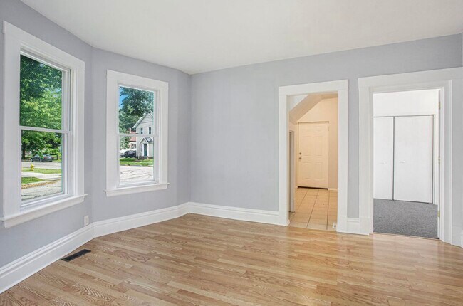 Foto del edificio - 257 National Ave NW