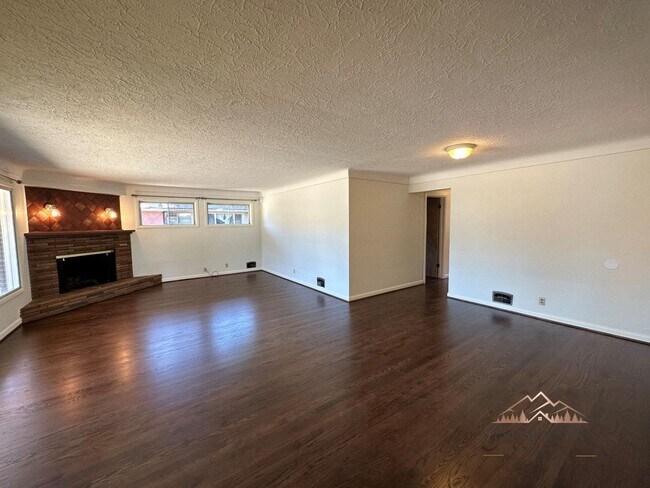 Foto del edificio - 3 br, 1.5 bath House - 75 Hayden Bridge Way