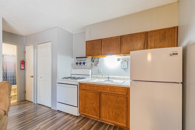 Foto del edificio - Cozy One Bedroom One Bath Retreat -  FURNISHED OR UNFURNISHED