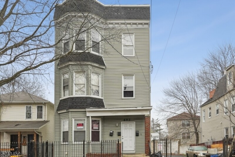 Primary Photo - 693 S 20th St