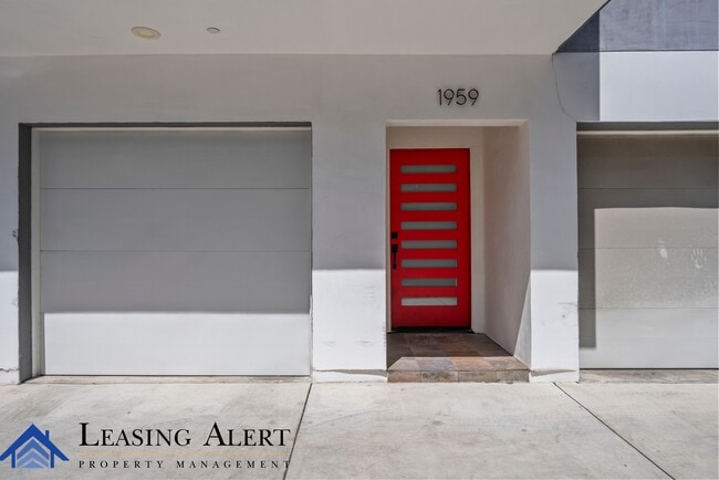 Building Photo - 1959 Vista Del Mar Ave