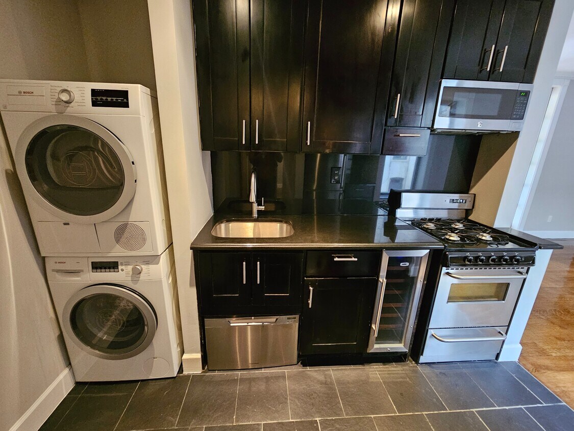 Foto principal - 338 E 100th St