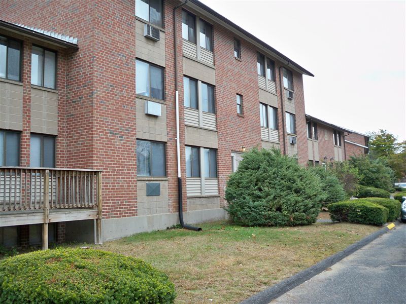 Primary Photo - 10 Henderson Dr