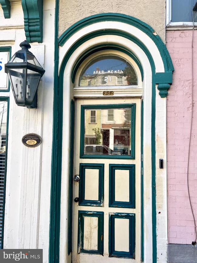 Building Photo - 21 S Main St