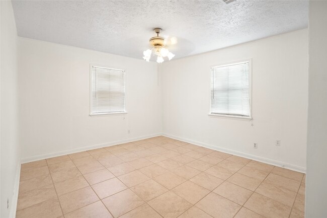 Building Photo - 12432 Yancy Dr