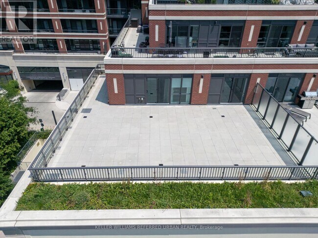 Photo du bâtiment - 1700-1700 Avenue Rd