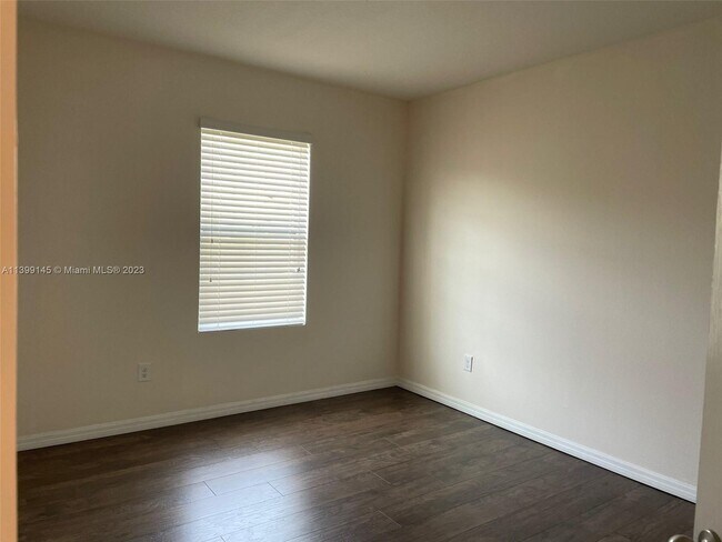 Foto del edificio - 3732 Seneca Club Loop