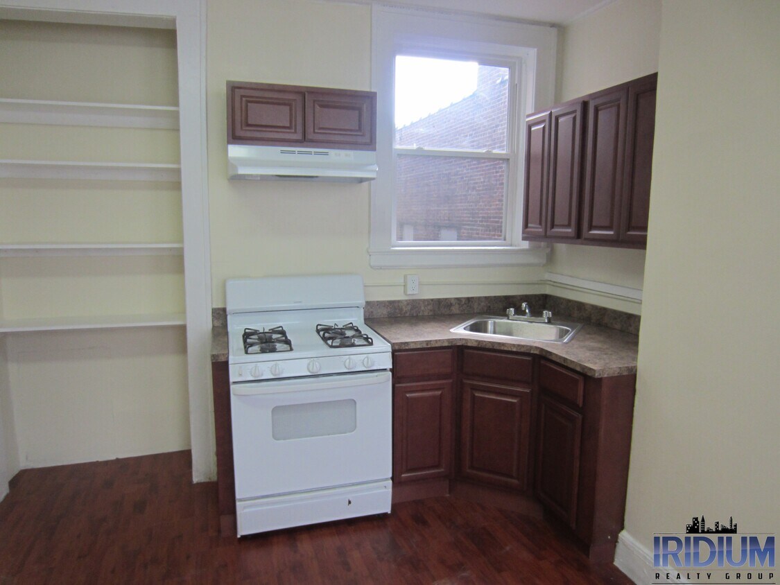 Primary Photo - 11 N Harrison St