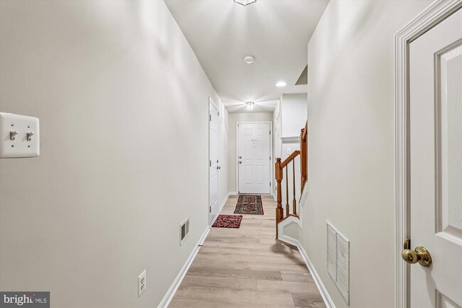 Building Photo - 5503 Sacramento Mews Pl