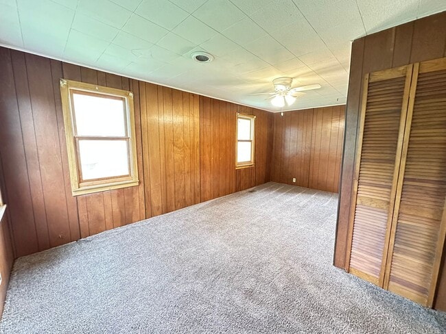Building Photo - 2 Bedroom House in Webster City! $850